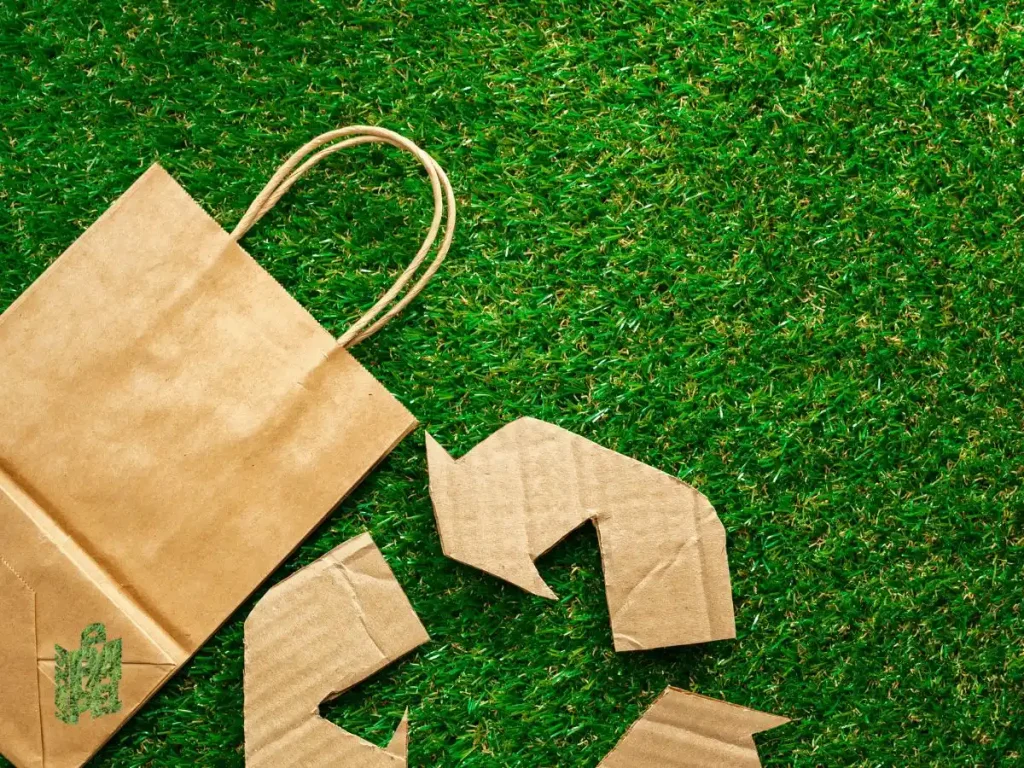 Réutiliser et recycler chaque sac en papier